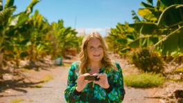 Ruth verstopt ring op bananenplantage voor aanzoek van Julie