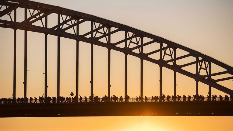 Deelnemers Vierdaagse vroeger bed uit vanwege hitte - Volkskrant