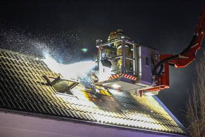 Brandweerlieden moeten huldiging onderbreken voor fikse brand in Dieren