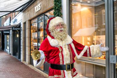 Raadslid beunt bij als kerstman: Het is ho-ho-ho van vroeg tot laat