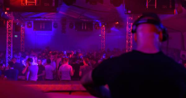 Volle bak tijdens geslaagd Paaspop Albergen | Tubbergen - Tubantia