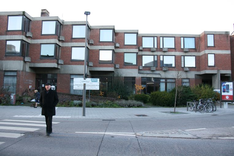 Het bekende gebouw langsheen de Dorpstraat zal afgebroken worden om plaats te maken voor een nieuwbouw.