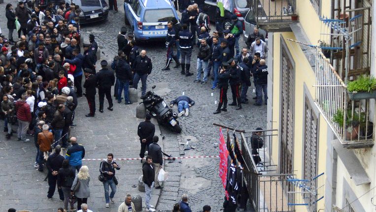 In De Arme Wijken Van Napels Tikt Een Sociale Bom De Volkskrant Antonio orlando (60) was al vijftien jaar op de vlucht en werd in de. in de arme wijken van napels tikt een