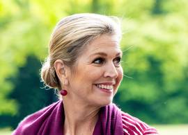 Koningin Máxima: ‘Kopen op de pof is een bom die gaat ontploffen’