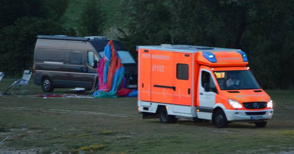 Parazeiler sleept kijker mee in crash, beide Duitsers gewond