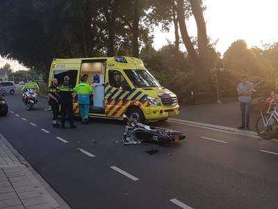 Brommerrijder gewond na aanrijding met tractor in Lunteren