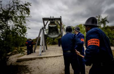 Dikke mensen geweerd bij erewacht dodenherdenking