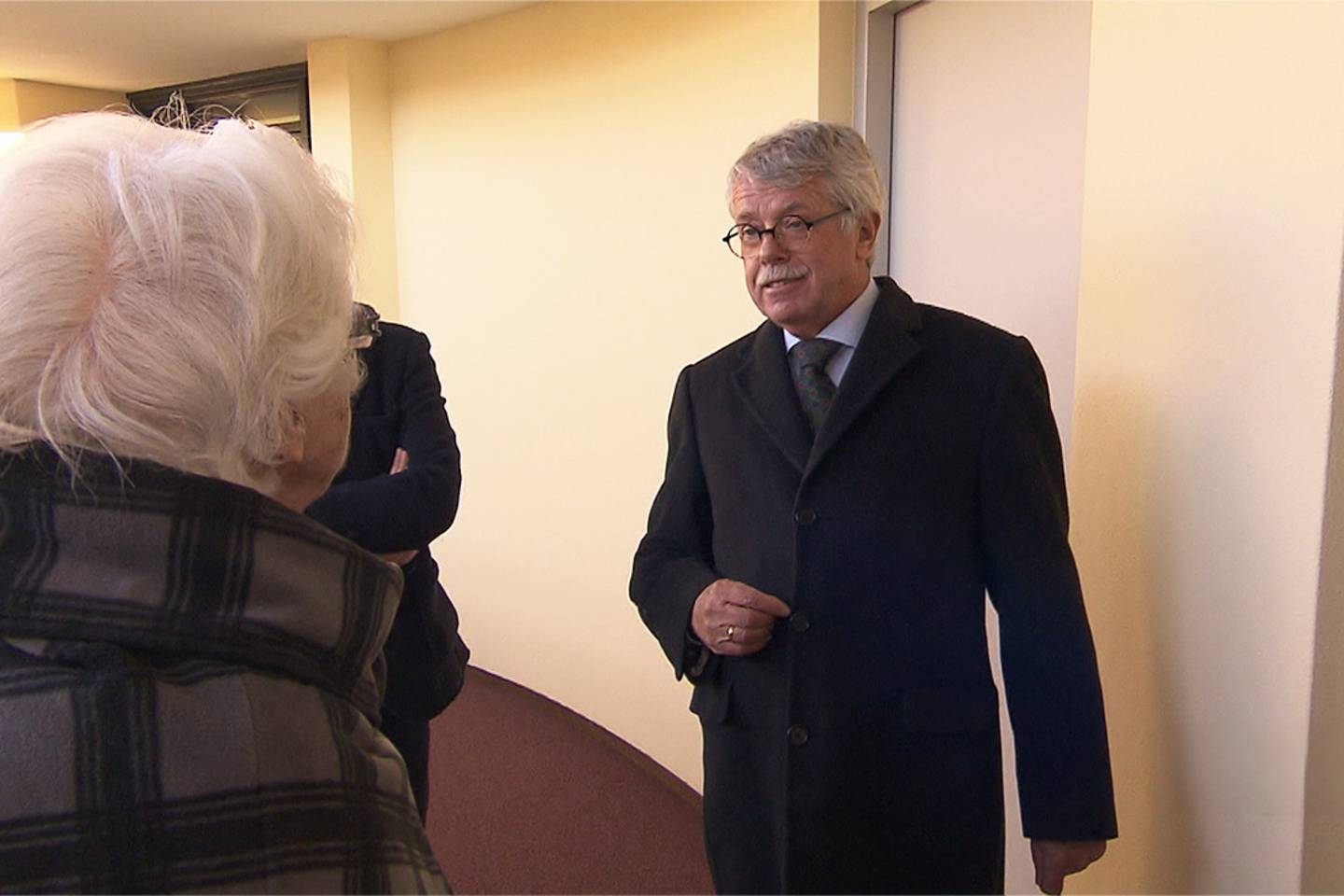 Mr. Frank Visser doet uitspraak