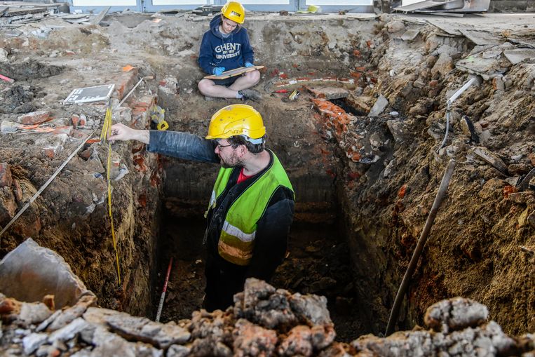 Archeologen ontdekken muur uit vijftiende eeuw op Abdijschoolsite