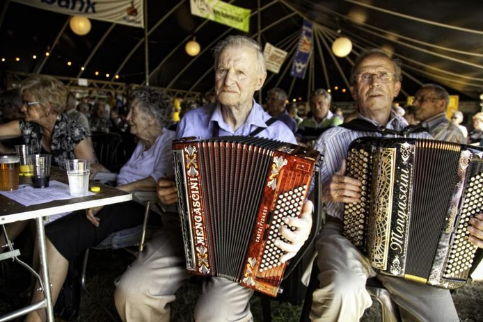 Weidefeesten Achtmaal: veel zon en muziek | Breda | bndestem.nl Zon, muziek en streekproducten | Foto | bndestem.nl