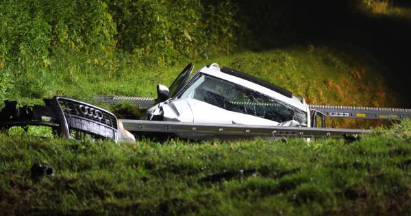 Ernstig ongeval op Bosschebaan in Heesch: auto belandt in de berm.