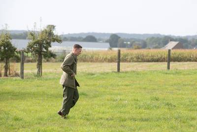Bart springt uit vliegtuig net als militair in ’44: ‘Perfect, in tegenstelling tot wat James overkomen is’