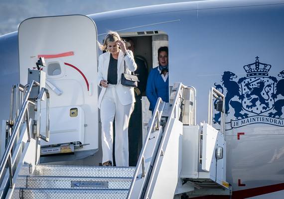 Koningin Máxima laat zien waarom een wit pak niet mag ontbreken in jouw kast