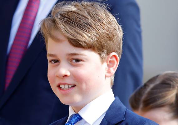 Jarige prins George schittert op nieuwe foto