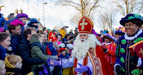 Meer Politie Op Straat Tijdens Sinterklaasintocht Alkmaar Noord Holland Ad Nl