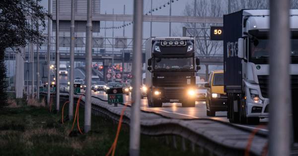 File op A12 bij Zevenaar na ongeval: kwartier vertraging.