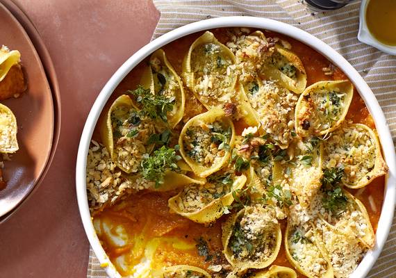 Gevulde pastaschelpen in fluweelzachte pompoensaus