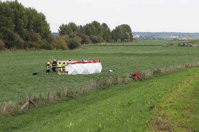 Dode bij ongeval op dijk bij Ingen