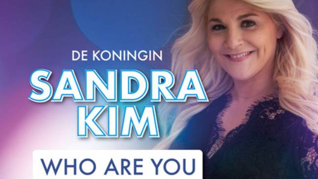 Download en beluister 'Who Are You' in een versie van Sandra Kim