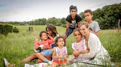 Olympiërs Kim (41) en Elodie (39) over Black Lives Matter: 'Zwarte' man vinden de kindjes bizar. Zelf gebruiken ze bruin. Of beige