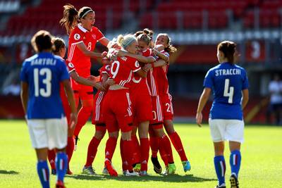 Russische vrouwen prima van start met zege op Italië