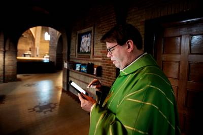 Twitterpastoor Jan-Jaap deelt digitale oorvijgen uit: ‘Soms is het goed niet braaf te zijn’