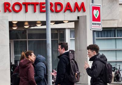 Felle discussie over controle op rookvrije schoolpleinen