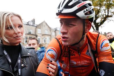 Van der Poel verwijt zichzelf niets na ineenstorting in finale: ‘Ik was ineens leeg’