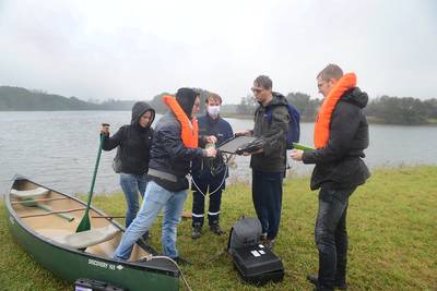 Niemand durft de Ouwerkerkse kreken in te duiken. Hoog tijd voor een goed onderzoek