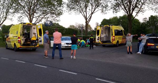 Vier gewonden bij botsing tussen auto en motor.