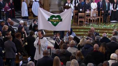 Britten staan stil bij brand in Grenfell Tower