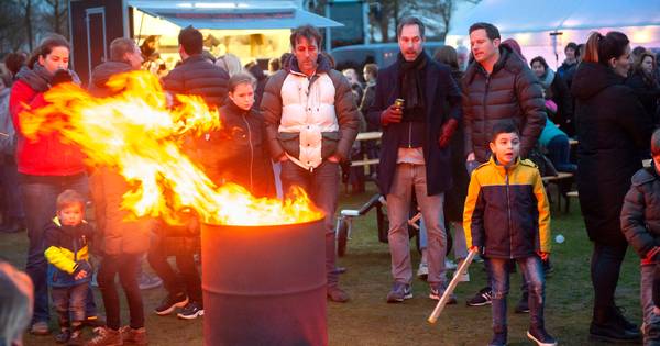 Vreugdevuur Nieuwkuijk omgeven met meer papierwerk | Waalwijk, Heusden eo - BD.nl