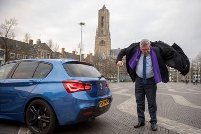 Politieke kopstukken laten zich zien op Arnhemse Markt voor lijsttrekkersdebat NOS: ‘Jesse Klaver!’