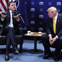Mark Rutte praat in op woedende Trump op NAVO-top • Trump: ‘VS worden onrechtvaardig behandeld binnen de alliantie’