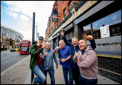 Duizenden Ajax-fans in Londen op zoek naar dat éne kaartje