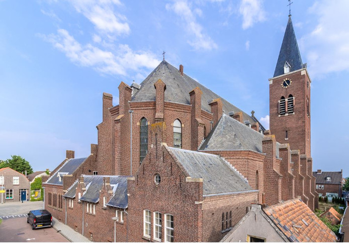 De Sint-Petrus en Pauluskerk in Dinteloord.