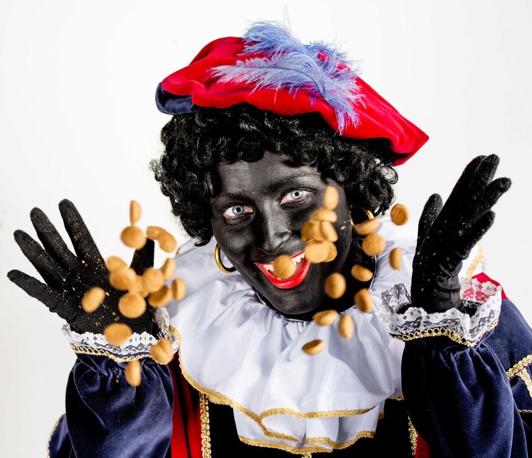 Wat moet je als winkel met Zwarte Piet? Je bent altijd de gebeten hond | De  Volkskrant
