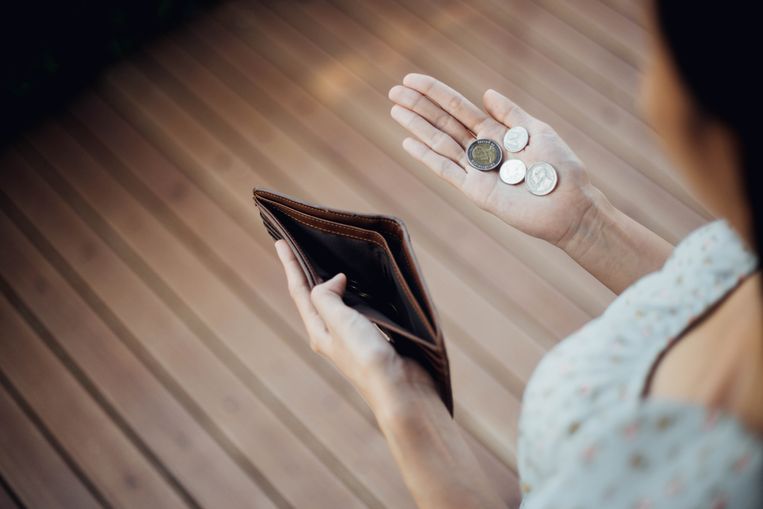 Wat als je toch plots in een financiële hel terechtkomt? Waar kan je dan best aankloppen voor hulp? En is er wel genoeg hulp?