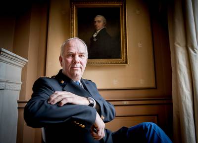 Politiechef Aalbersberg krijgt Zilveren Medaille van Amsterdam