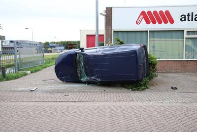 Auto belandt op zijkant bij botsing in Culemborg