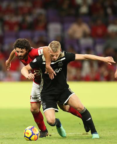 Ajax verliest bij debuut van Schuurs en Bandé