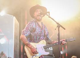 Waylon reageert op vraag over vreemdgaan in Humberto op zondag