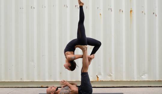 Nina ontmoet een man die in alles haar tegenpool is: ‘Dat hij een gezin had, maakte alles nog ongecompliceerder’