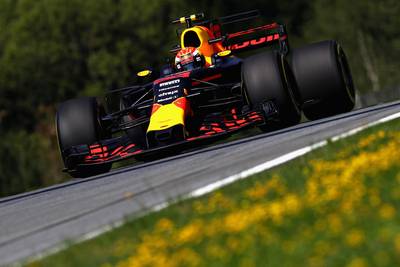 Verstappen rijdt tweede tijd in eerste vrije training
