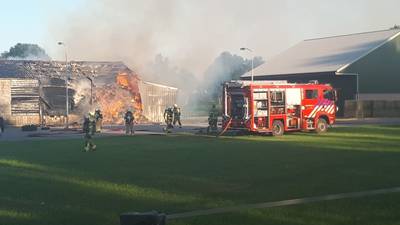 Schuur vol hooi vliegt in brand in Halle, asbest komt vrij