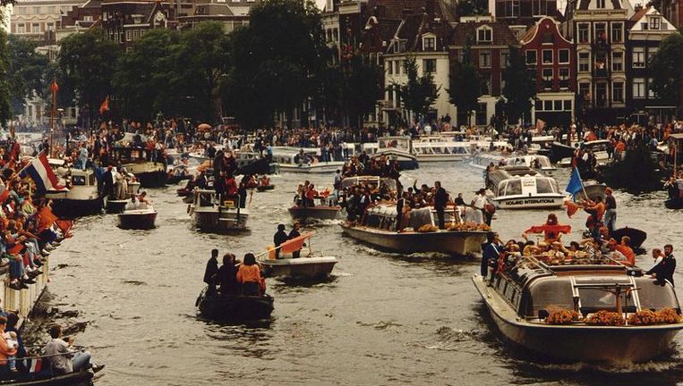 Oranje Bij Winst Per Boot Door Amsterdam Het Parool