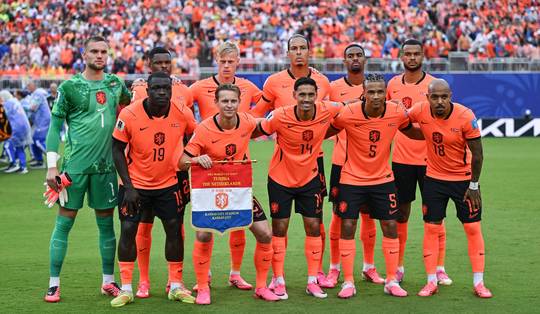 Nederland stoot door als groepswinnaar, ook Japan en Zweden halen knock-outfase