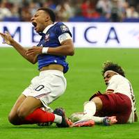 Les Bleus krijgen zware kritiek in de Franse pers na WK-exit tegen Spanje: ‘Een complete ramp’