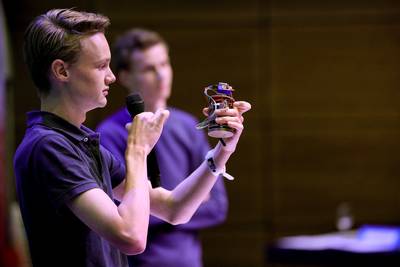 Scholieren Gerrit Komrij College gaan Europa in met zelfgebouwde mini-satelliet