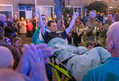 Terminale brandweerman krijgt indrukwekkende erehaag van collega's